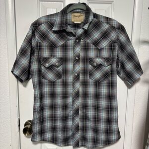 Wrangler Men's Gray and Blue Plaid Button Down Shirt